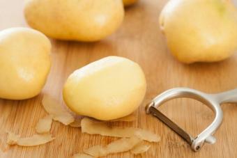 Почему нельзя есть сырую картошку